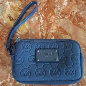 MICHAEL KORS Small Quilted Wristlet